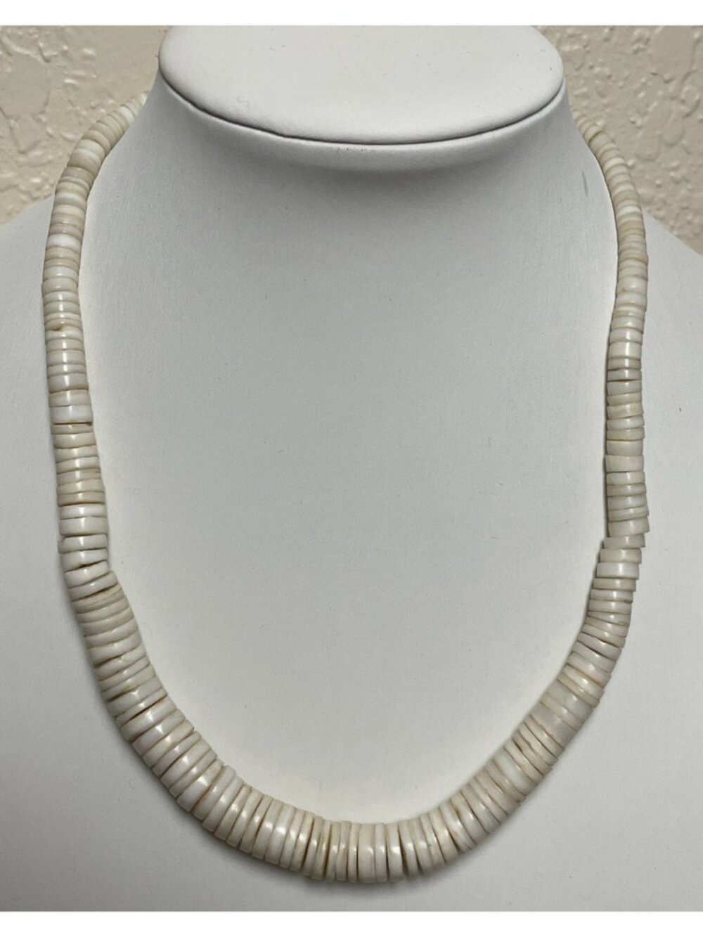 Vtg PUKA Shell Necklace Graduated Hawaiian Barrel Clasp 15" Largest Bead 10mm
